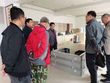 河南省建設(shè)廳科技與標(biāo)準(zhǔn)處康處長(zhǎng)、河南省建筑協(xié)會(huì)段秘書長(zhǎng)、河南省建筑科學(xué)研究院黃工等一行蒞臨考察