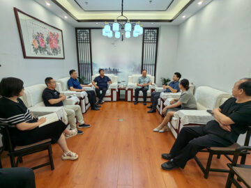 與鄭州工大科技總經(jīng)理王朝俊、副總經(jīng)理吳宏軍一行座談交流