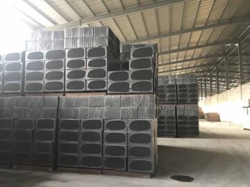 建筑外墻保溫板選用石墨改性水泥基保溫板，A級(jí)防火，施工方便，粘接好，壽命長(zhǎng)